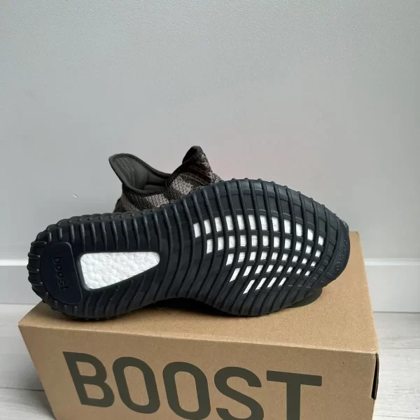 adidas Yeezy Boost 350 V2 ‘Carbon Beluga’ HQ7045