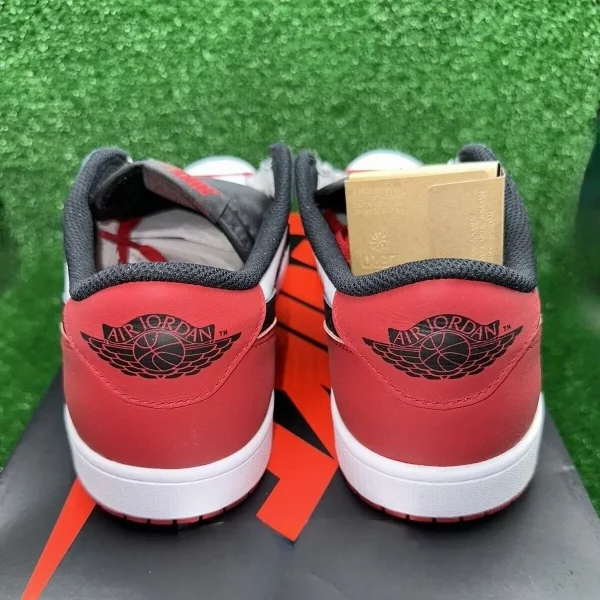 Air Jordan 1 Retro Low OG ‘Black Toe’ (2023) CZ0790-106